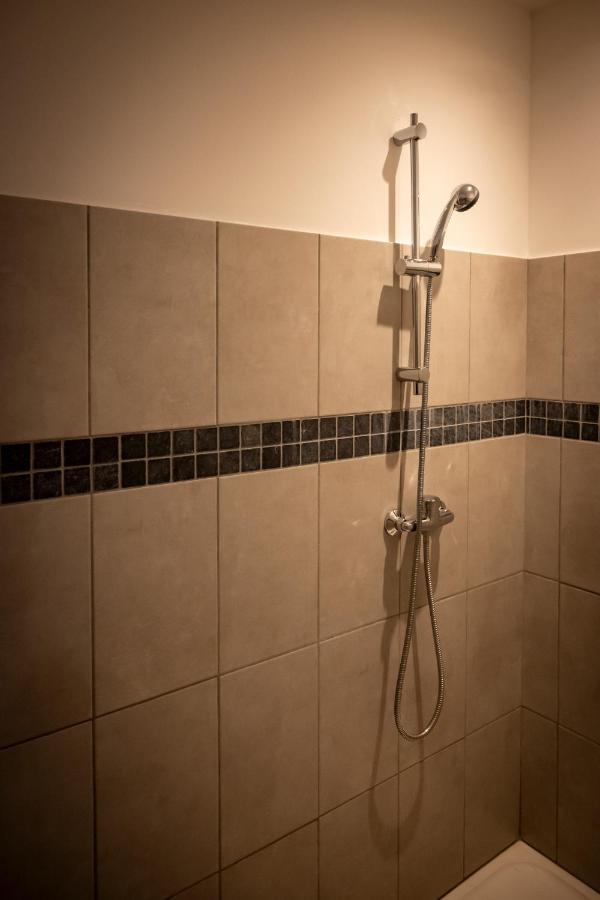Superbe Appartement Avec Patio Nîmes Buitenkant foto